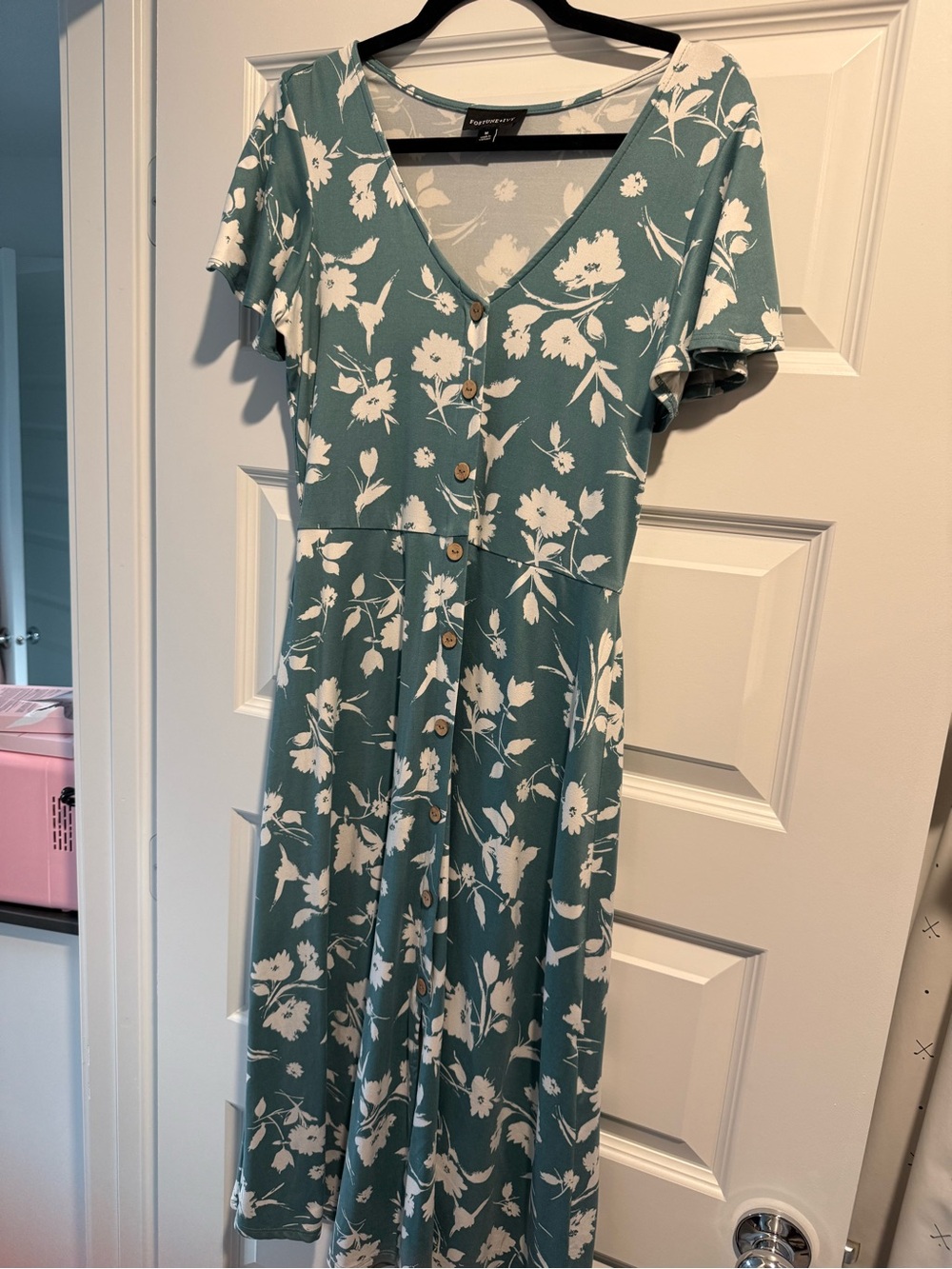 NWOT V-Neck Floral Midi Dress in Teal and White